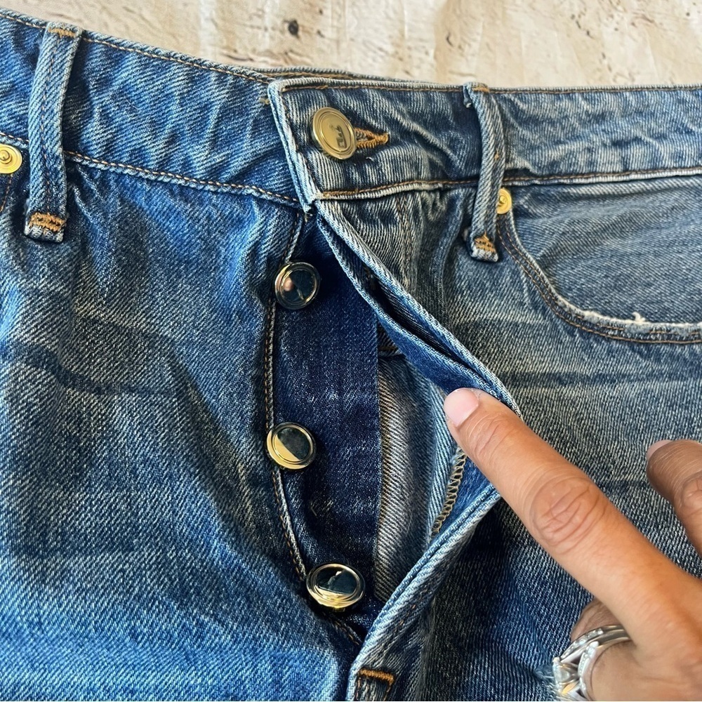 Good American Bombshell Distressed Denim Shorts Size 29/8 - Picture 8 of 12